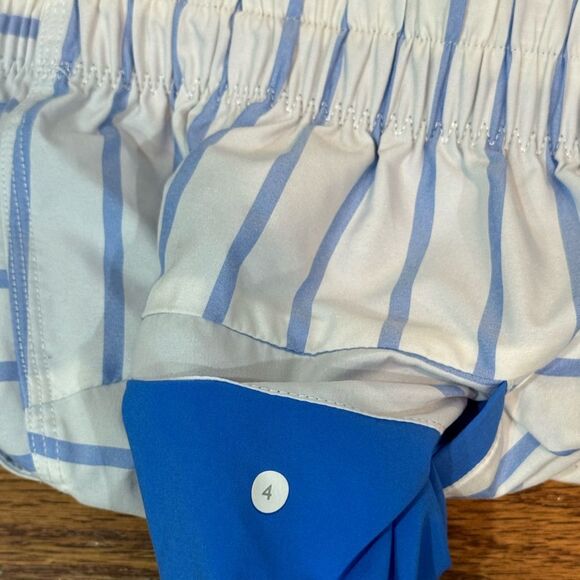 EUC Lululemon Spring Break Away Short Deauville Stripe Pipe Dream Blue White sz4 - Picture 7 of 7